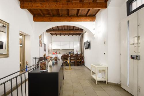 Family Apartment 10 Min from Duomo with 2 Bathrooms and AC