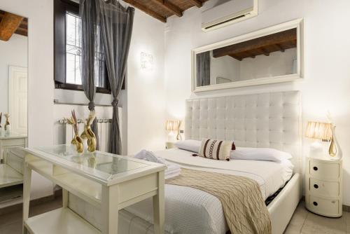 Family Apartment 10 Min from Duomo with 2 Bathrooms and AC