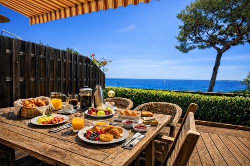 Villa Cannes I Deluxe Seafront - Sea View - Garden & Terrace -Prime Location-