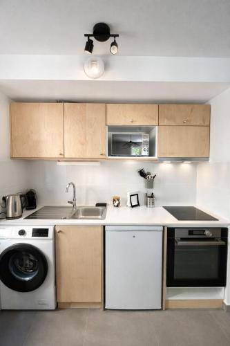 a kitchen with a sink and a dishwasher at SOUS LES PLATANES in Velaux