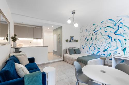 AZUR Apartment - Quiet City Center Location by the Sea
