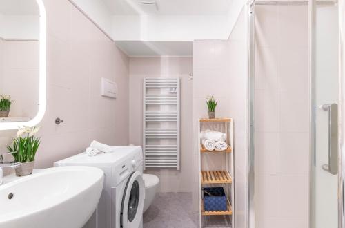 AZUR Apartment - Quiet City Center Location by the Sea