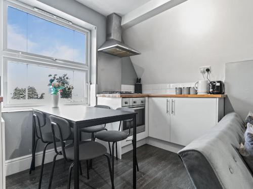 2 - Bed Haven with Free Parking photo 11