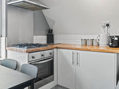 2 - Bed Haven with Free Parking photo 15
