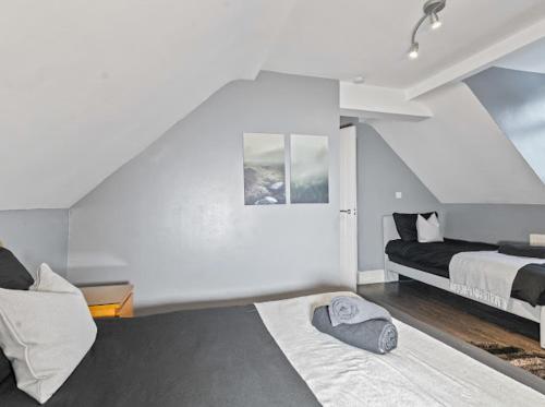 2 - Bed Haven with Free Parking photo 13
