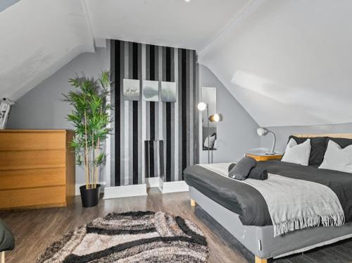 2 - Bed Haven with Free Parking photo 7