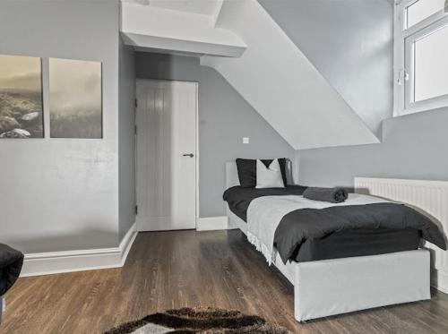 2 - Bed Haven with Free Parking photo 14