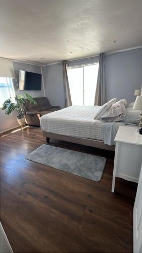 a bedroom with a bed and a living room with a table at Cabaña en Ancud in Ancud