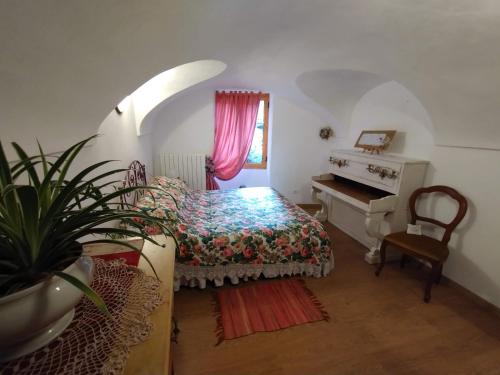 a bedroom with a bed and a piano at sax & rosa in Pigna