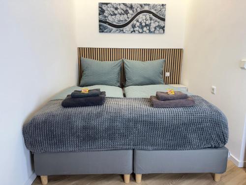 a bedroom with a bed with two towels on it at BEST VIEW Winterberg - Kleines Studio Apartment in Winterberg
