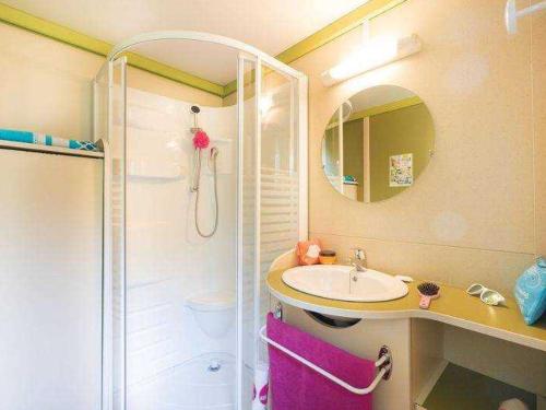 a bathroom with a sink and a shower at Chalet 5 Pers avec Terrasse - API-1-52-1125 in Vendoire