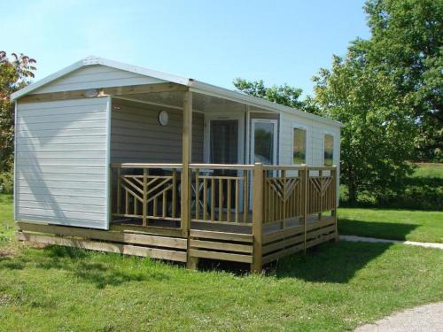 Mobil-home confortable avec terrasse pour 4 personnes - API-1-52-1059
