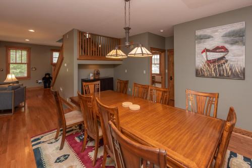 a dining room and kitchen with a wooden table and chairs at Getaway Chalet by Railey Vacations in Oakland