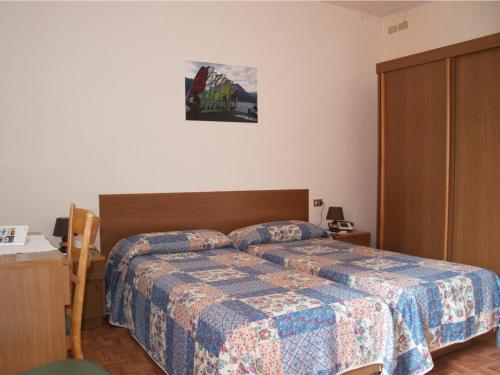 Hotel Monte Baldo tesisinde bir odada yatak veya yataklar