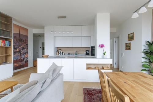 Sunny Oasis, 60 sq m Private Terrace, Park View