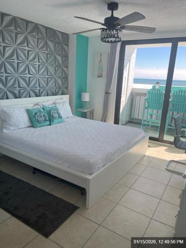 Beachfront Bliss 3BR Oceanfront Condo with Pool and Hot Tub photo 31