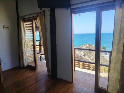 an open room with a view of the ocean at Departamento 1 dormitorio in Máncora