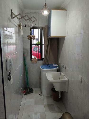 a small bathroom with a toilet and a sink at Ed.fragatas residence in Bertioga