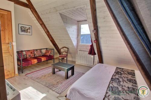 a bedroom with a bed and a couch in a room at Le gite riad de kerity in Paimpol
