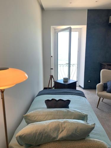 a bedroom with a bed with pillows and a window at HyggeWaves in Bogliasco