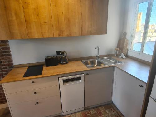 Two bedrooms bright apartment center Barcelona