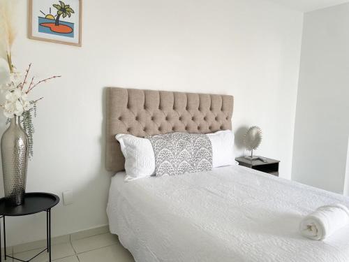 a bedroom with a bed with a white bedspread at Casa Coralina in San Carlos