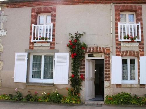 Escapade Paisible: Gîte pour 8 à Saint-Hilaire-sur-Yerre, Jardin Clos, Proche Chateaudun et Chartres - FR-1-581-131