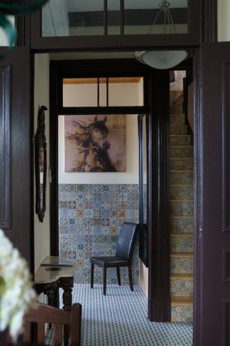 a hallway with a chair and stairs in a house at Vista Verde Retreat in Bretanha