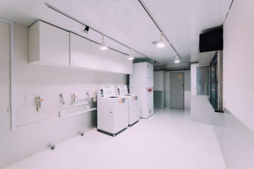 Stylish Minimalist Loft 2 & Gym in Namba Compact Studio 02