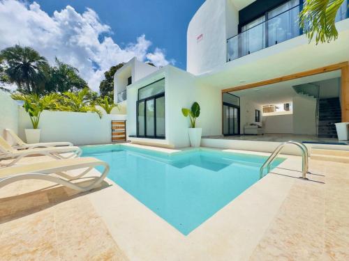 Villa Las Terrenas walk to Punta Popy Pool, AC