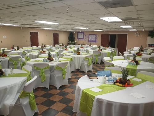 a room filled with white tables and chairs at Nice Luxury Suite in Austell