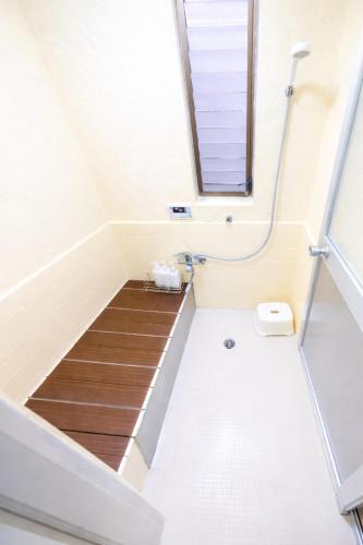 a bathroom with a toilet and a sink at 1200IN&OUT 4people 35m2 2Queenbed! 1sofabed! Exclusive house Shinjuku 18 minutes Shibuya 22 minutesIkebukuro 11 minutes in Tokyo