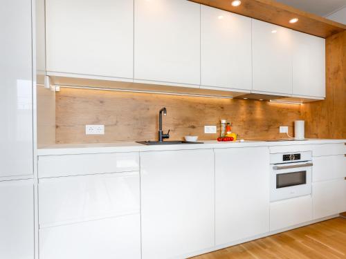 Luxury Two Bedroom Penthouse Apartment with BIG Terrace and City View