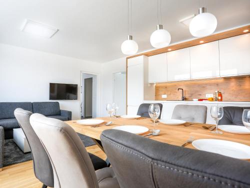 Luxury Two Bedroom Penthouse Apartment with BIG Terrace and City View