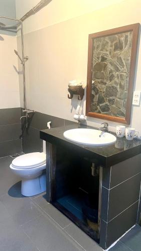 a bathroom with a sink and a toilet at Sam Ong Lang Homestay in Phú Quốc