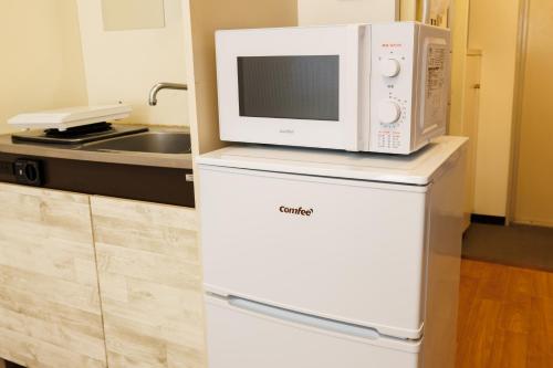 4min to Shin-Okubo Walk to Shinjuku 2 Double Beds Rm206