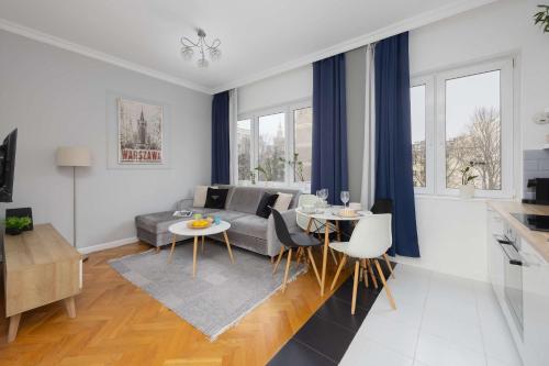 Cozy Apartment Hoża Warsaw Near PKIN with Air Conditioning by Noclegi Renters