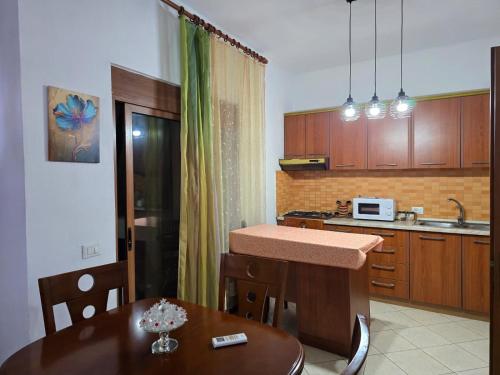 Kuchyň nebo kuchyňský kout v ubytování Erid Apartment