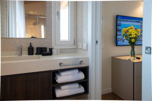 SETA - Seta di Lago - Love Italy Homes tesisinde bir banyo