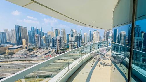 Sophisticated 2BR in JLT - Walk to Metro & Lake