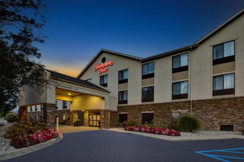 a rendering of a hotel with a parking lot at Hampton Inn Detroit/Belleville-Airport Area in Belleville