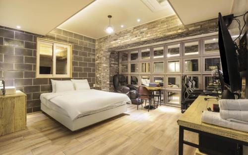 a bedroom with a bed and a brick wall at 대구 더스테이낭만 태전점 in Daegu