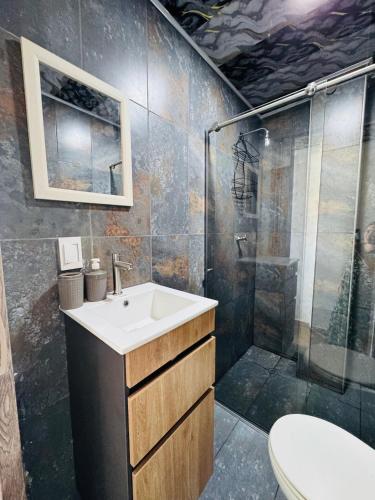 a bathroom with a sink and a shower at Apartamentos el mochilero frente al mar piso 2 apto 3 in Cartagena de Indias