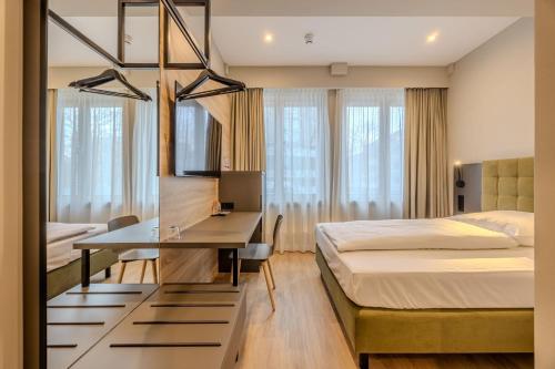 Llit o llits en una habitació de East Five Hotel Frankfurt Offenbach