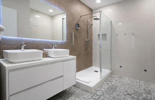 Elegant 3BR Apartment Balcony Port Vell