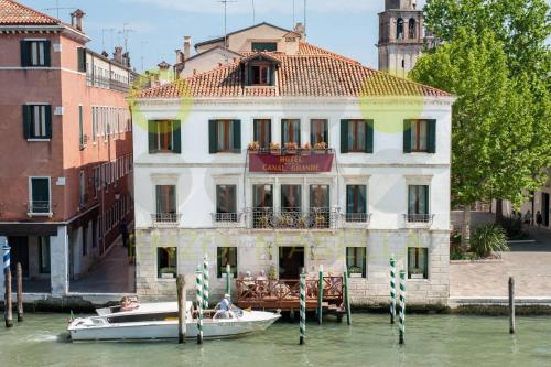 Canal Grande — Property building