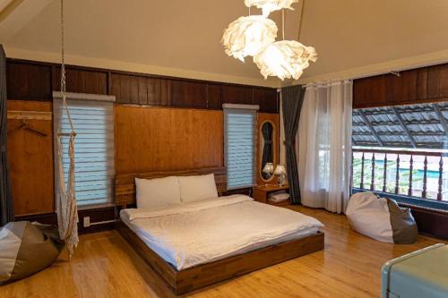 a bedroom with a bed and a chandelier at Olive Villa in Khu Chi Lăng