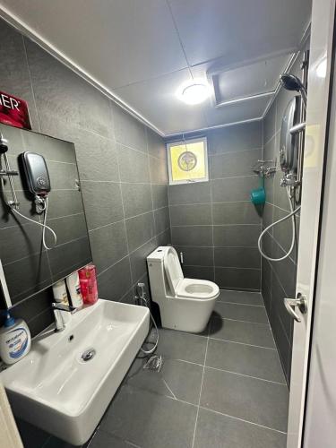 a small bathroom with a toilet and a sink at Fraser's Haven SilverparkResort Walk down 8 steps in Bukit Fraser