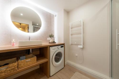 a bathroom with a sink and a washing machine at Harmony in Arras