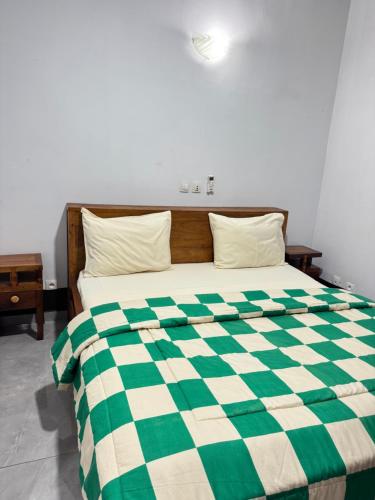 Llit o llits en una habitació de Résidence Hôtel Rassou
